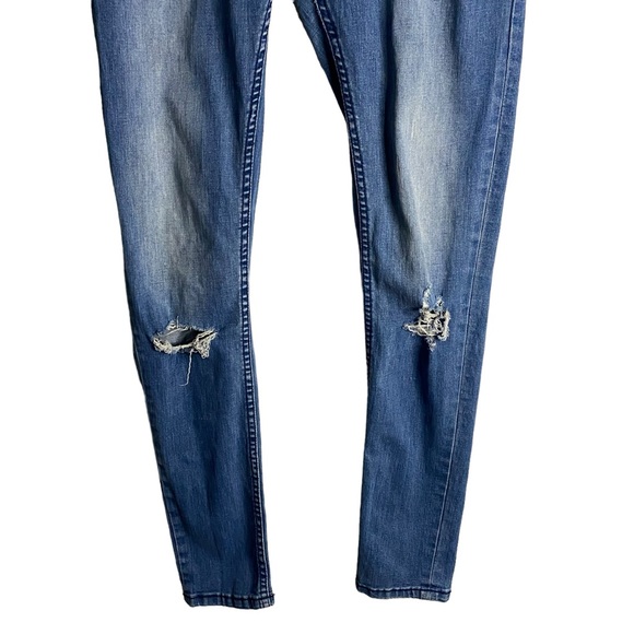 Roxy Women's Light Wash Mid Rise Distressed Denim Jeans - Picture 3 of 7